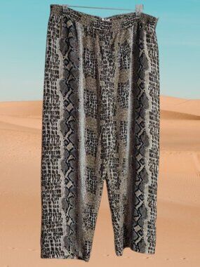 Snake-Print Pull-On Fully Lined Cropped Pants in Beige and Black Size 10